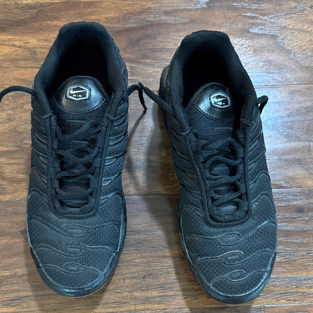 Nike Men’s Black Low-Top Running Sneakers